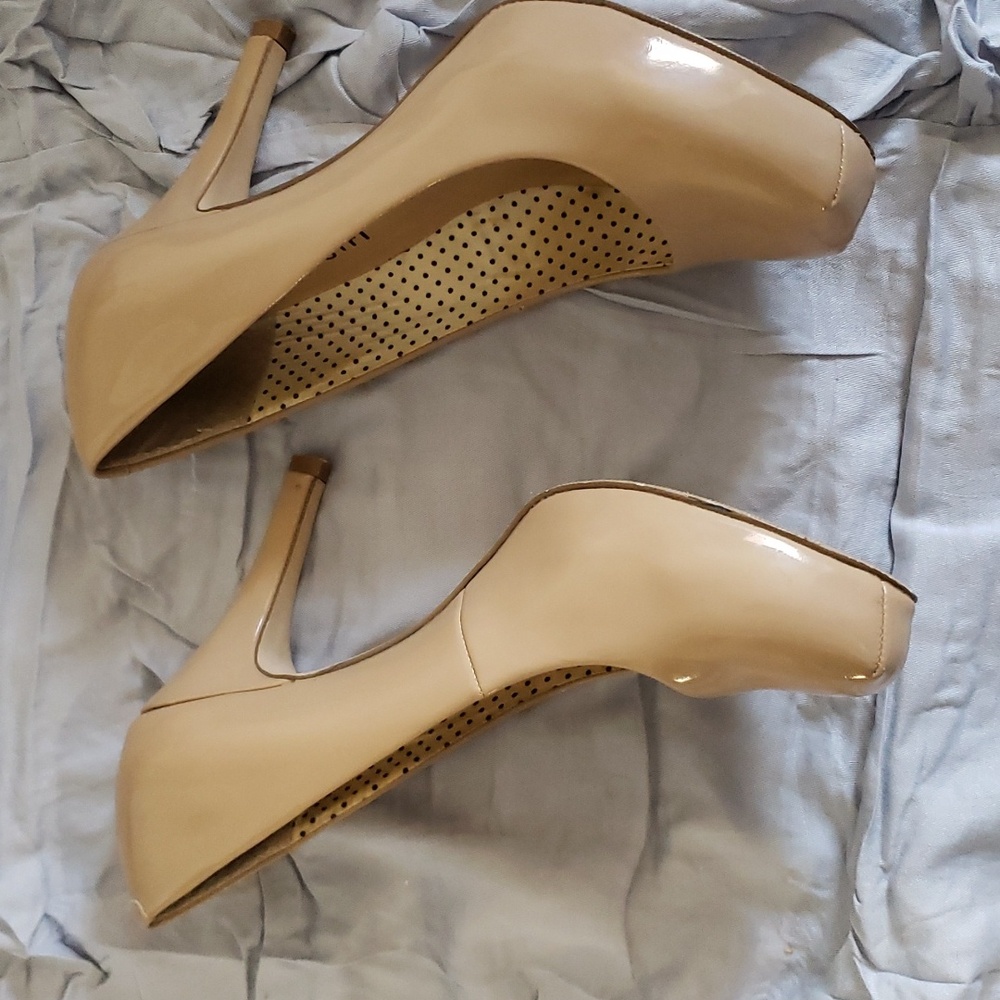 Madden Girl Nude Pump Heels - Picture 4 of 9